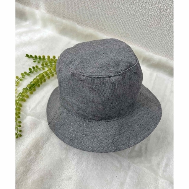 NIKE(ナイキ)のNIKE バケットハット　スモークグレー×ホワイト刺繍　美品帽子 レディースの帽子(ハット)の商品写真