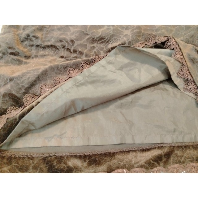 スカート　ビロード素材　裾オシャレ　ブラウン レディースのスカート(ミニスカート)の商品写真