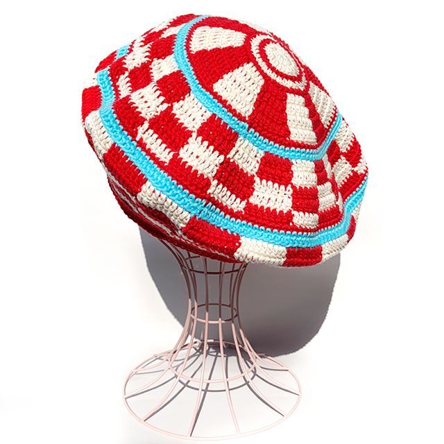 【クロシェベレー】RED×OFF ブロックチェック クロシェベレー ハンドメイドのファッション小物(帽子)の商品写真