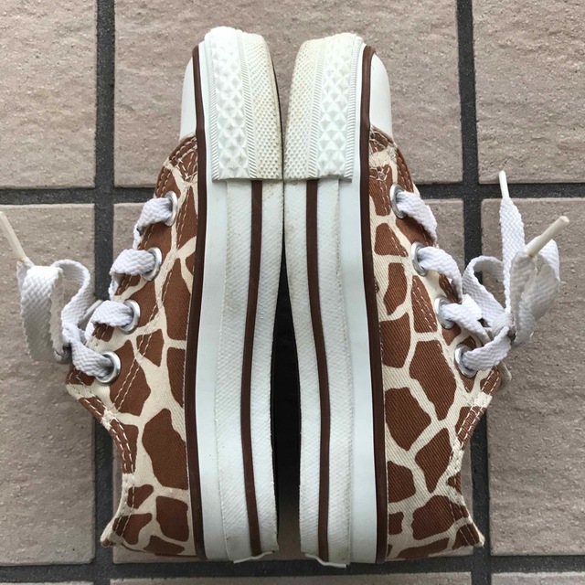 CONVERSE(コンバース)のconverse コンバース　麒麟　キリン　きりん　ジラフ　giraffe 動物 キッズ/ベビー/マタニティのキッズ靴/シューズ(15cm~)(スニーカー)の商品写真