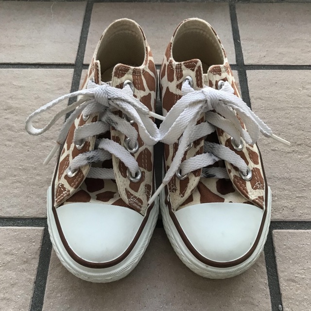 CONVERSE(コンバース)のconverse コンバース　麒麟　キリン　きりん　ジラフ　giraffe 動物 キッズ/ベビー/マタニティのキッズ靴/シューズ(15cm~)(スニーカー)の商品写真