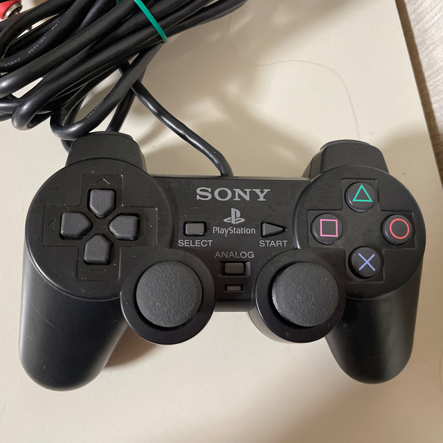 PlayStation(プレイステーション)の初期　プレーステーション　、コントローラ　 エンタメ/ホビーのゲームソフト/ゲーム機本体(家庭用ゲーム機本体)の商品写真