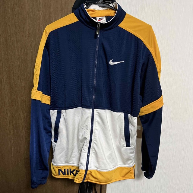 NIKE(ナイキ)の【限定価格】NIKE ナイキ　トラックジャケット メンズのトップス(ジャージ)の商品写真