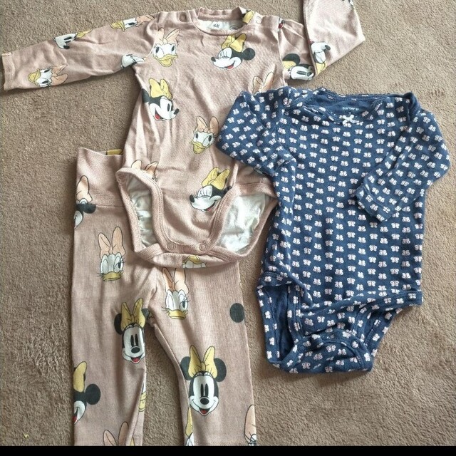 H&M(エイチアンドエム)の女の子　乳児　エイチアンドエム　carter's キッズ/ベビー/マタニティのベビー服(~85cm)(ロンパース)の商品写真