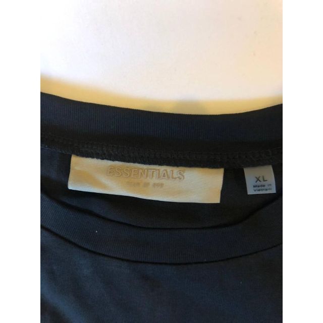 FEAR OF GOD(フィアオブゴッド)のエッセンシャルズ FOG ESSENTIALS フロントロゴ ロンT 黒/XL メンズのトップス(Tシャツ/カットソー(七分/長袖))の商品写真