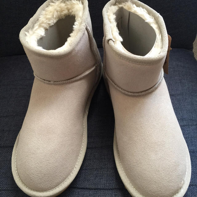 UGG(アグ)の新品•未使用 ♡ ugg クラシックミニ ブーツ ♡ レディースの靴/シューズ(ブーツ)の商品写真