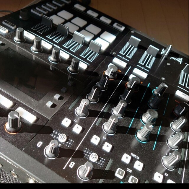 最終TRAKTOR KONTROL S8 フライトケースTRAKTOR PRO3 2