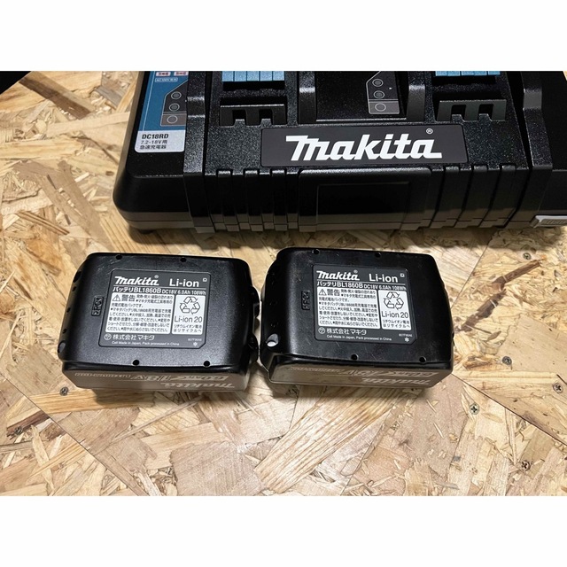 Makita(マキタ)のマキタ　2口急速充電器　DC18RD  BL1860B  2個セット スポーツ/アウトドアの自転車(工具/メンテナンス)の商品写真