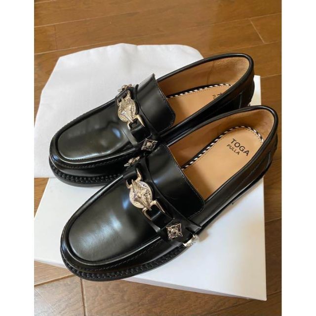 新品未使用 TOGA PULLA ローファー 38 メタル arcpassenta.pt