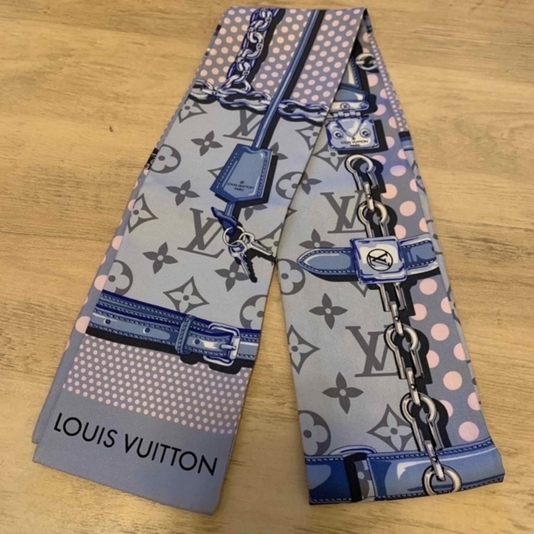 LOUIS VUITTON(ルイヴィトン)の水色　ブルー　ルイヴィトン　バンドー レディースのファッション小物(バンダナ/スカーフ)の商品写真