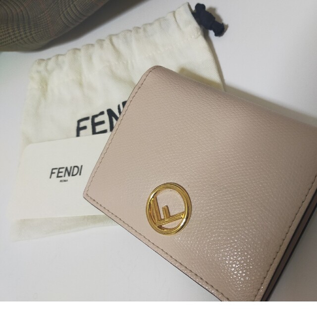 FENDI　二つ折り財布　エフ イズ フェンディ