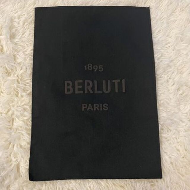 Berluti(ベルルッティ)のBERLUTI ギフトにも♪シューケアセット ワックス2個 ブラシ クロス2枚 メンズの靴/シューズ(ドレス/ビジネス)の商品写真