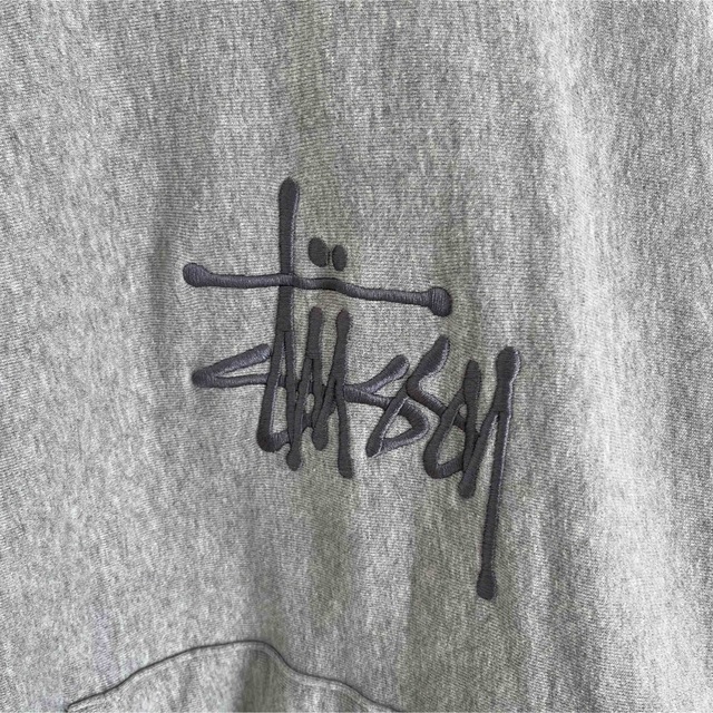 Lサイズ ステューシー☆センター刺繍ロゴ入り定番カラーパーカー stussy