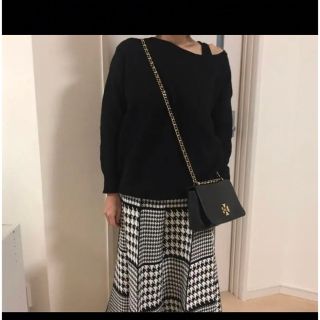 マウジー(moussy)のオフショルダーニット(ニット/セーター)