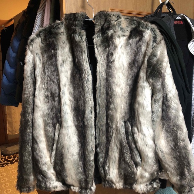 supreme faux fur jacketレディース