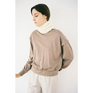 クラネ(CLANE)の【完売品】クラネ SHOULDER TUCK TOPS ベージュ(カットソー(長袖/七分))