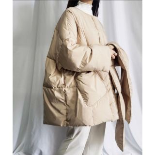 ザラ(ZARA)のマフラー付きダウンコート　ベージュ(ダウンコート)