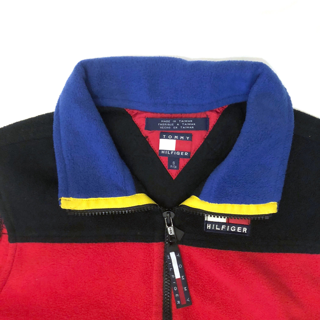 TOMMY HILFIGER(トミーヒルフィガー)のTOMMY HILFIGER トミー フリースベスト レディースのジャケット/アウター(ダウンベスト)の商品写真