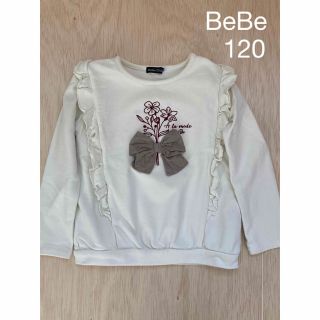 ベベ(BeBe)の【美品】ベベ　　お花リボンモチーフトレーナー　厚手トップス(Tシャツ/カットソー)