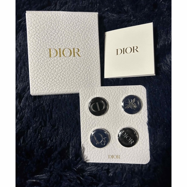 Christian Dior(クリスチャンディオール)のディオール　Dior ノベルティピンバッジ レディースのアクセサリー(ブローチ/コサージュ)の商品写真