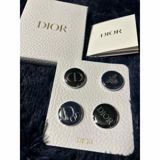 クリスチャンディオール(Christian Dior)のディオール　Dior ノベルティピンバッジ(ブローチ/コサージュ)