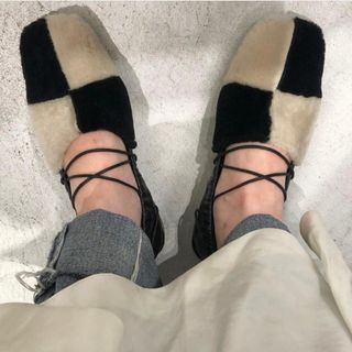 トーガプルラ(TOGA PULLA)のTOG PULLA BLACKOFFWHITE FUR  レースアップシューズ(その他)