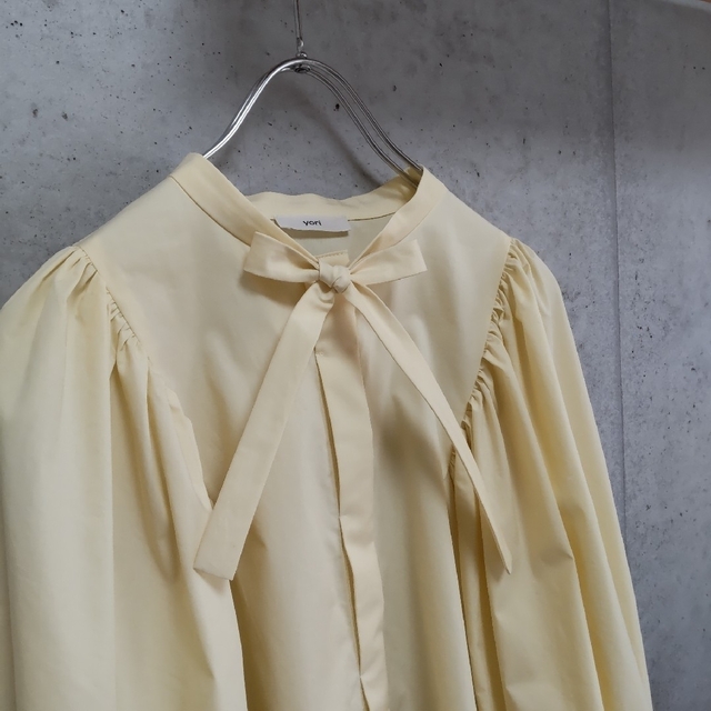 yori リボンパフスリーブブラウス 2021AW yori リボンパフスリーブブラウス 2021AW