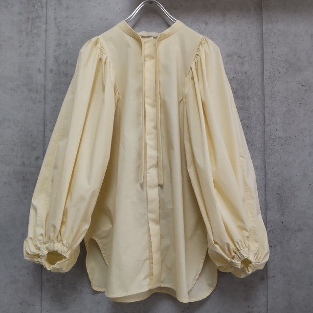 yori リボンパフスリーブブラウス 2021AW yori リボンパフスリーブブラウス 2021AW