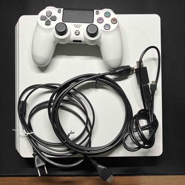 PlayStation4(プレイステーション4)のPlayStation®4 ホワイト 500GB CUH-2100A  エンタメ/ホビーのゲームソフト/ゲーム機本体(家庭用ゲーム機本体)の商品写真