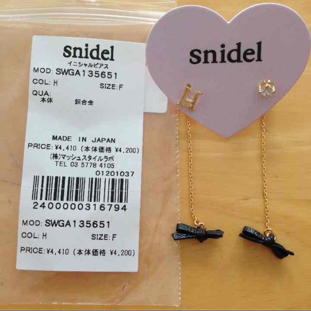 SNIDEL(スナイデル)のsnidel♡リボンピアス♡イニシャル レディースのアクセサリー(ピアス)の商品写真