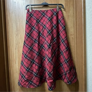 ユニクロ(UNIQLO)の赤チェックスカート(ひざ丈スカート)