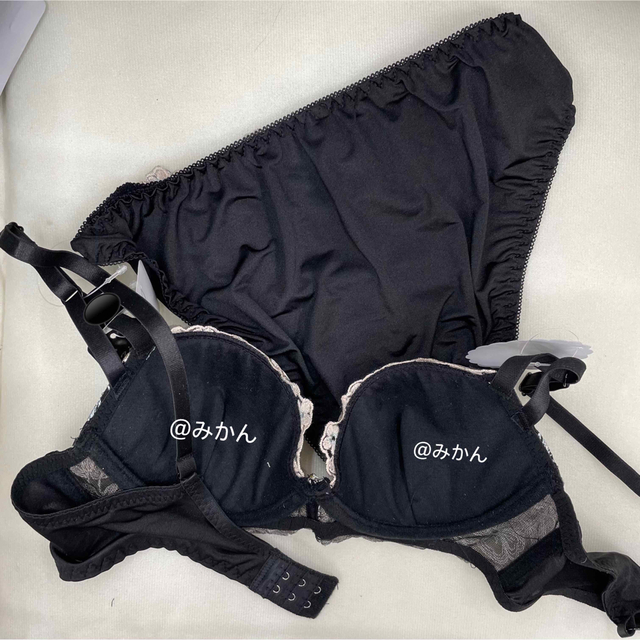 脇高育乳✨♥️フローライトフラワーチェーンブラショーツセット(ブラック) レディースの下着/アンダーウェア(ブラ&ショーツセット)の商品写真