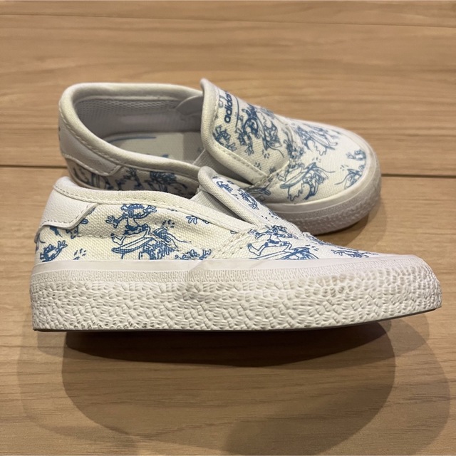 adidas(アディダス)の【美品】adidas×Disney グーフィー柄スリッポン　14㎝ キッズ/ベビー/マタニティのベビー靴/シューズ(~14cm)(スニーカー)の商品写真