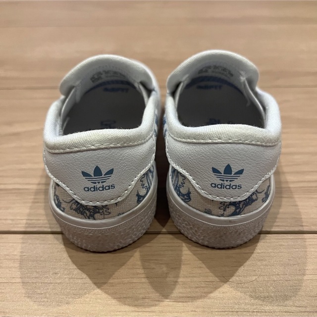 adidas(アディダス)の【美品】adidas×Disney グーフィー柄スリッポン　14㎝ キッズ/ベビー/マタニティのベビー靴/シューズ(~14cm)(スニーカー)の商品写真