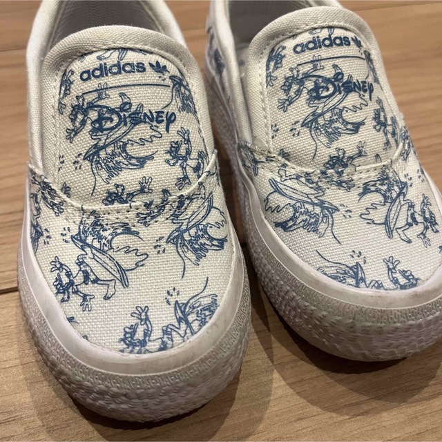 adidas(アディダス)の【美品】adidas×Disney グーフィー柄スリッポン　14㎝ キッズ/ベビー/マタニティのベビー靴/シューズ(~14cm)(スニーカー)の商品写真