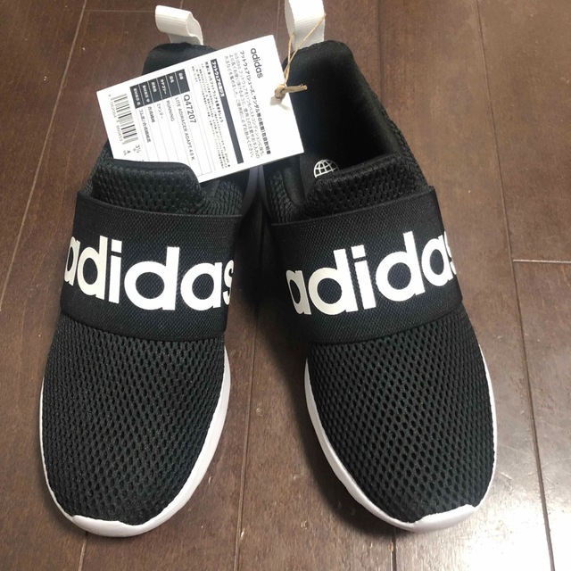 adidas(アディダス)のadidas キッズ スニーカー　未使用　22.5 キッズ/ベビー/マタニティのキッズ靴/シューズ(15cm~)(スニーカー)の商品写真