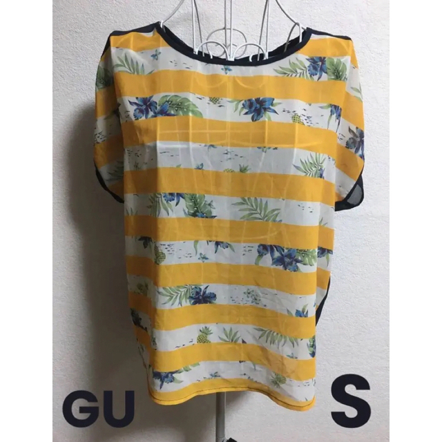 GU(ジーユー)のGU ボタニカルリーフ柄　シースルーシフォンブラウス　ネイビー×イエロー レディースのトップス(シャツ/ブラウス(半袖/袖なし))の商品写真