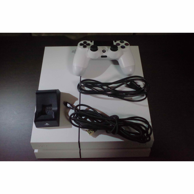 PlayStation4(プレイステーション4)のSONY PlayStation4 CUH-1200A （500GB） エンタメ/ホビーのゲームソフト/ゲーム機本体(家庭用ゲーム機本体)の商品写真