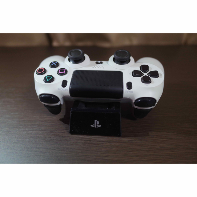 PlayStation4(プレイステーション4)のSONY PlayStation4 CUH-1200A （500GB） エンタメ/ホビーのゲームソフト/ゲーム機本体(家庭用ゲーム機本体)の商品写真