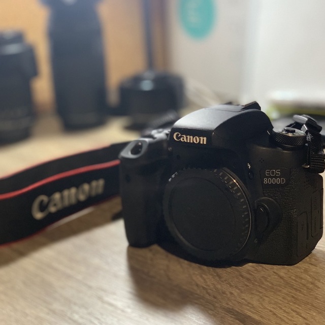 Canon　EOS8000D