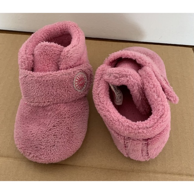 UGG(アグ)のアグ　ベビーシューズ　ファーストシューズ　靴　赤ちゃん キッズ/ベビー/マタニティのベビー靴/シューズ(~14cm)(ブーツ)の商品写真