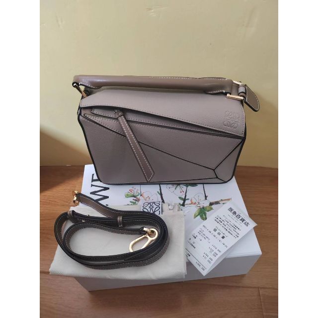 低価格の LOEWE - ロエベ パズルバッグ スモール サンドミンク 新品
