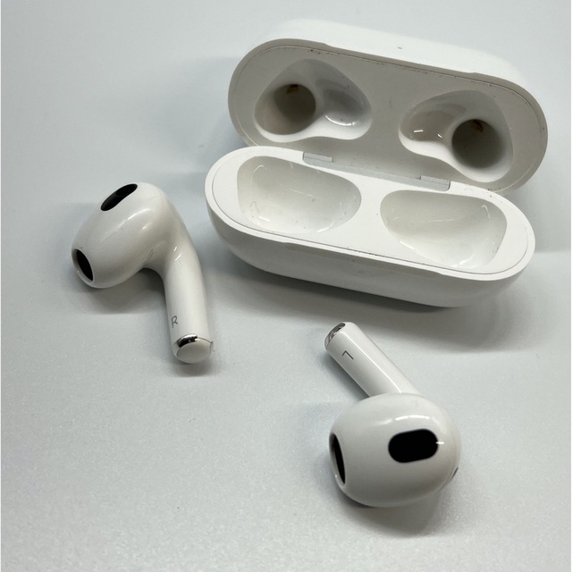 Apple(アップル)のApple AirPods エアーポッズ 第3世代　MME73J/A  スマホ/家電/カメラのオーディオ機器(ヘッドフォン/イヤフォン)の商品写真