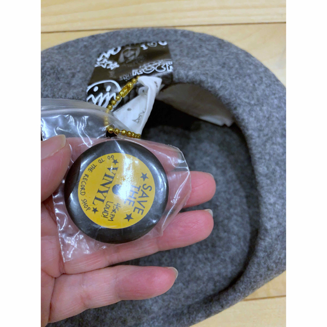 SLY(スライ)のスライ　ベレー帽　缶バッチ　新品未使用　ＳＬＹ レディースの帽子(ハンチング/ベレー帽)の商品写真