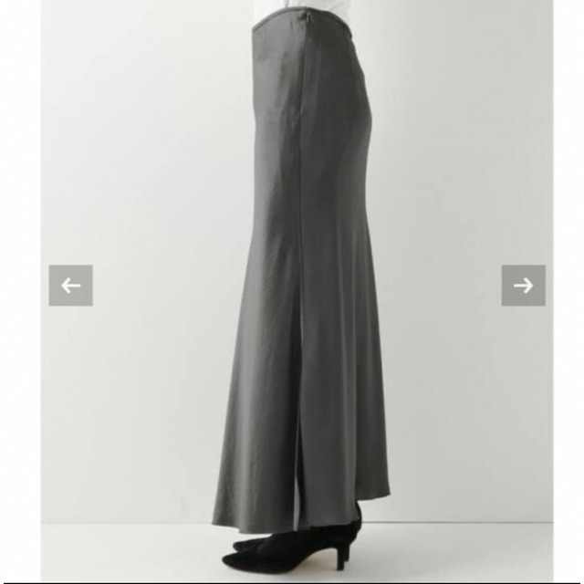 IENA(イエナ)のIENA サテンスリット　ロングスカート　グレー レディースのスカート(ロングスカート)の商品写真