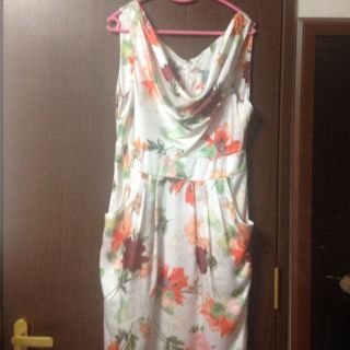 エイチアンドエム(H&M)のH&M  華やか花柄ワンピ♡未使用(ひざ丈ワンピース)