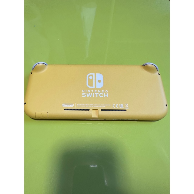 任天堂(ニンテンドウ)のニンテンドースイッチライトswitch lite イエロー エンタメ/ホビーのゲームソフト/ゲーム機本体(携帯用ゲーム機本体)の商品写真