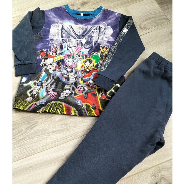 120 裏起毛　仮面ライダーパジャマ キッズ/ベビー/マタニティのキッズ服男の子用(90cm~)(パジャマ)の商品写真