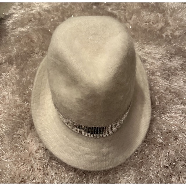 新品未使用アンゴラスパンコールリボンホワイト中折れハット帽子 メンズの帽子(ハット)の商品写真