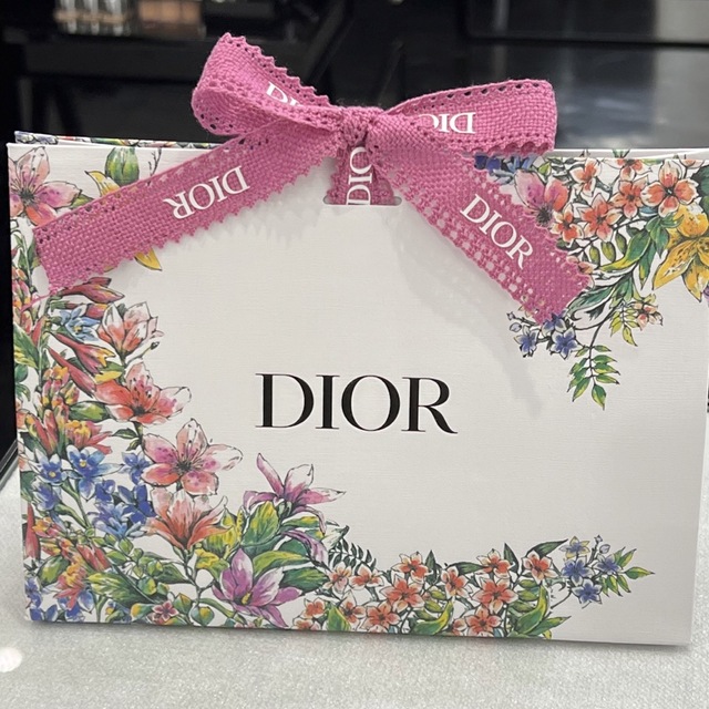 Dior(ディオール)のカード付き★春限定【Dior】ディオール★ショップ袋★パッケージ レディースのバッグ(ショップ袋)の商品写真